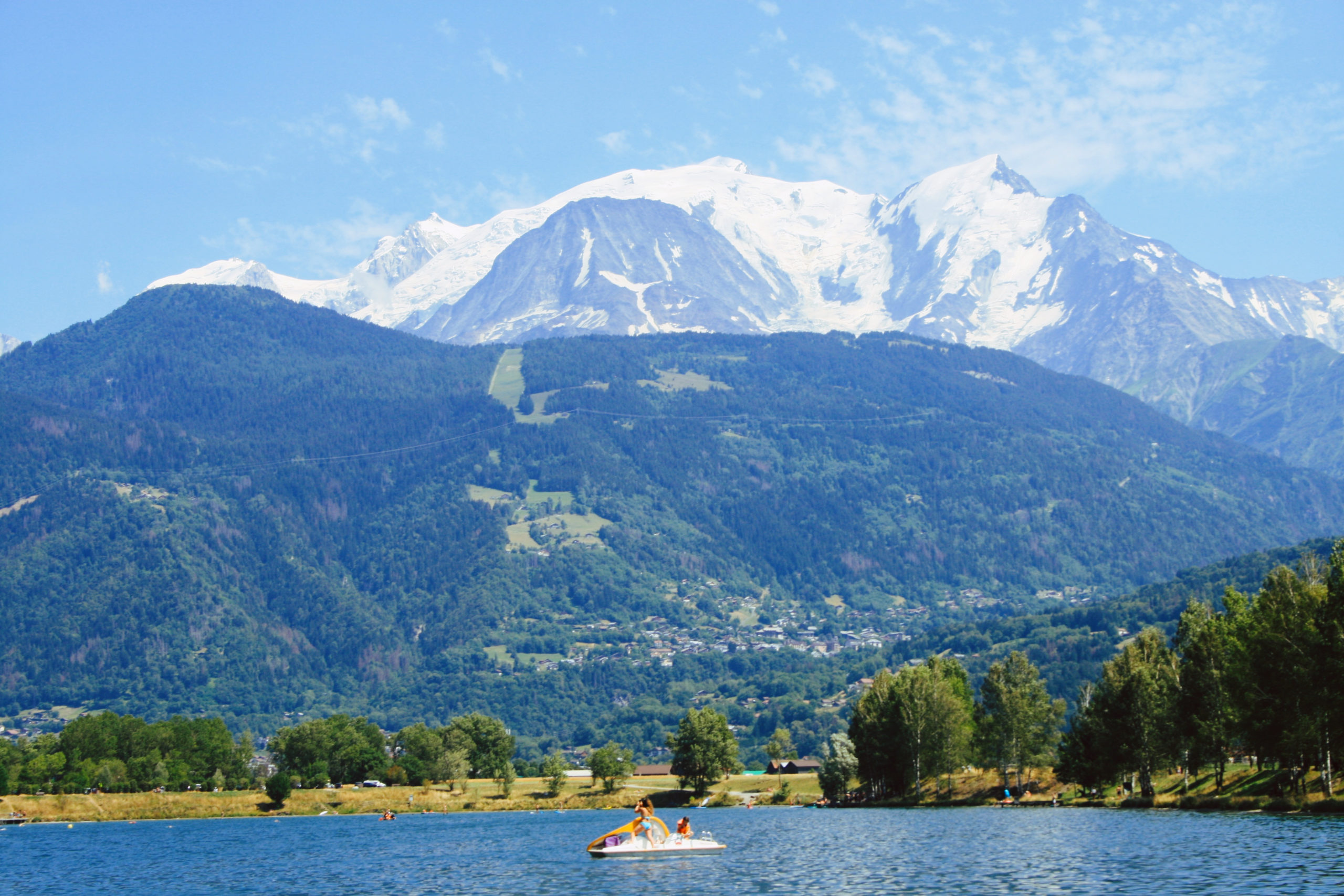 Le Lac de Passy avec sa vue sur le massif du Mont-Blanc